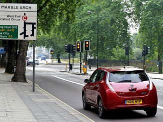 Londra, Uber sperimenta la mobilità elettrica con Nissan Leaf