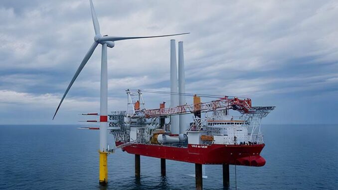 eolico offshore Installazione-in-mare-di-una-delle-turbine-del-campo-eolico-Yeu-Noirmoutier eolico offshore